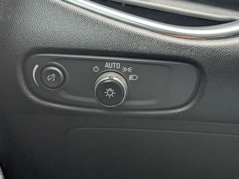 Used 2020 Chevrolet Malibu LT image 12