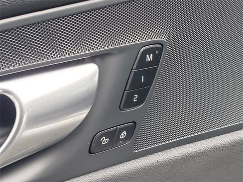 Used 2025 Volvo XC60 B5 Plus image 11