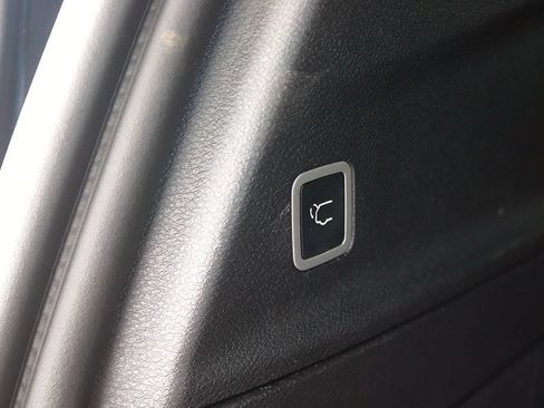 Used 2025 Chrysler Pacifica Limited FWD image 17