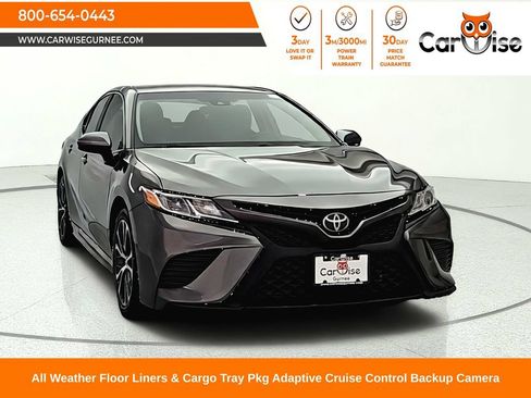 Used 2018 Toyota Camry SE FWD image 1