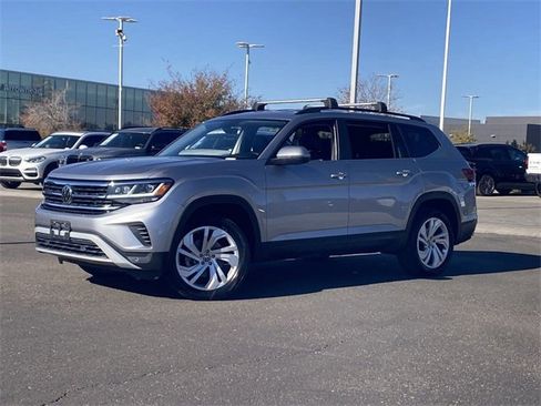Used 2023 Volkswagen Atlas SE image 2