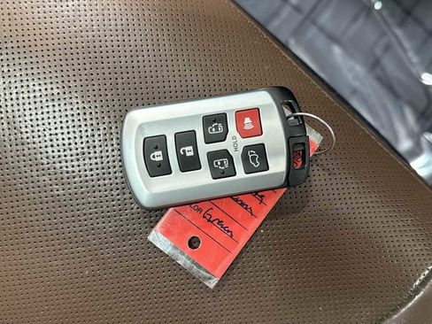 Certified 2020 Toyota Sienna Limited Premium image 33