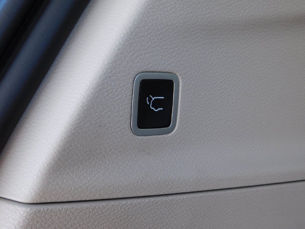 Used 2024 Chrysler Pacifica Limited FWD image 10