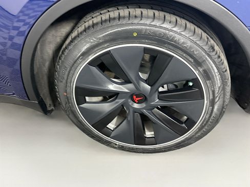 Used 2021 Tesla Model Y Long Range AWD/4WD image 11