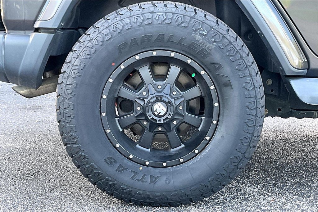 Used 2019 Jeep Wrangler Unlimited Sahara AWD/4WD image 35