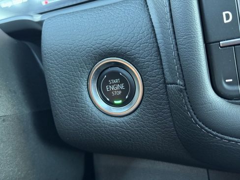 Used 2024 GMC Yukon XL Denali image 34