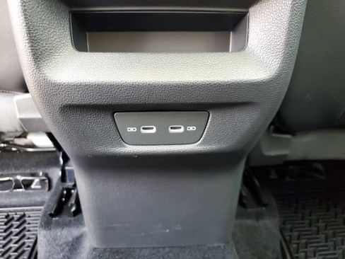Used 2025 Volkswagen Tiguan SE w/ Panoramic Sunroof Package AWD/4WD image 12