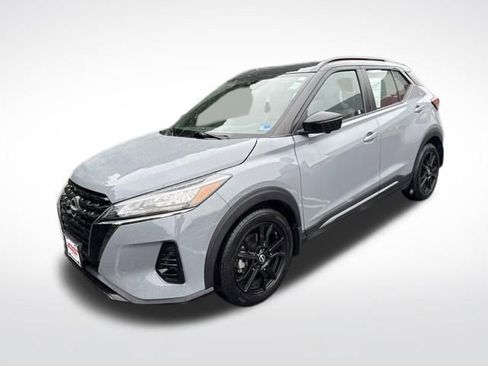 Used 2024 Nissan Kicks SR w/ SR Premium Package FWD image 3