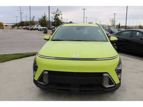 Certified 2025 Hyundai Kona SEL image 3