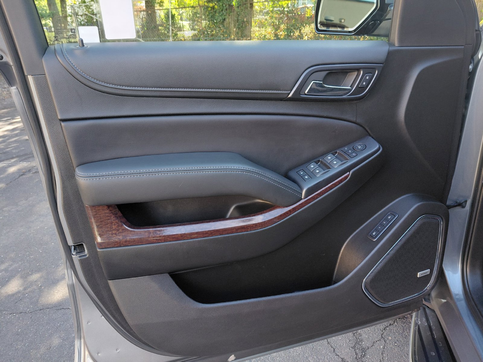 Used 2018 GMC Yukon SLT w/ Premium Edition AWD/4WD image 25
