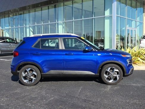 Certified 2023 Hyundai Venue Limited image 18