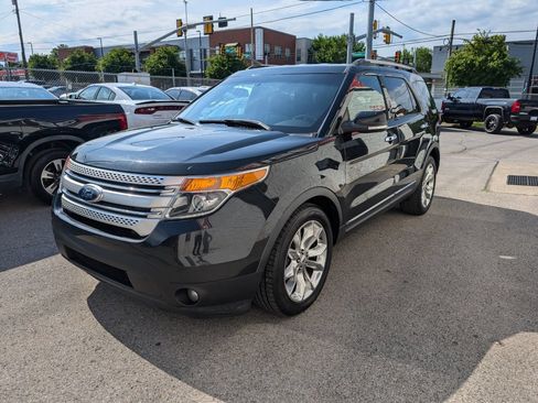Used 2013 Ford Explorer XLT FWD image 3