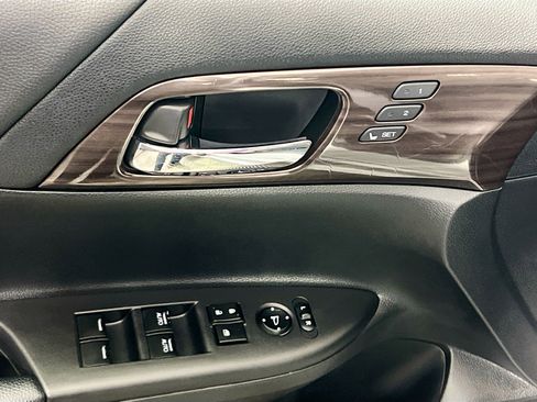 Used 2017 Honda Accord Touring image 16