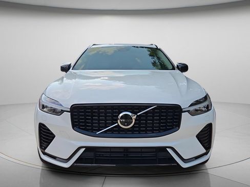 Used 2024 Volvo XC60 T8 Ultimate w/ Protection Package Premier AWD/4WD image 4