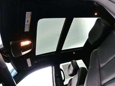 Used 2022 Jeep Grand Cherokee Limited w/ Tech Group image 18