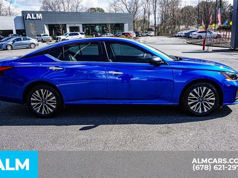 Used 2025 Nissan Altima 2.5 SV image 9