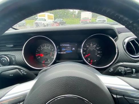 Used 2015 Ford Mustang Coupe RWD image 18