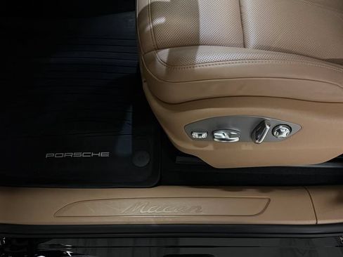 Certified 2026 Porsche Macan AWD/4WD image 33
