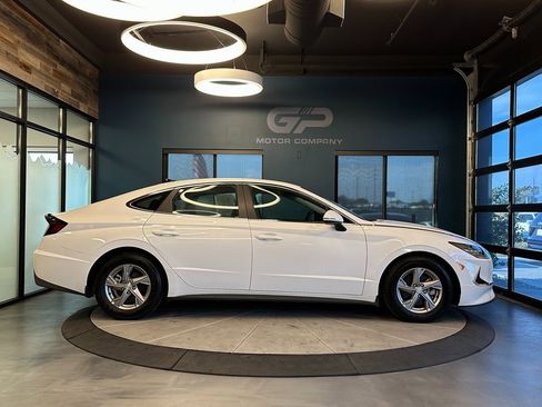 Used 2023 Hyundai Sonata SE image 2