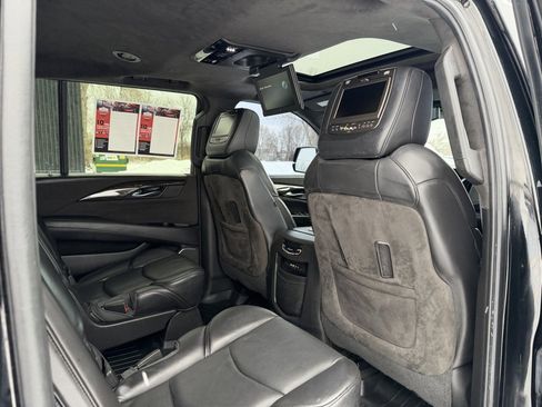 Used 2015 Cadillac Escalade ESV Platinum image 31