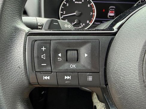 Used 2023 Nissan Rogue SV FWD image 17