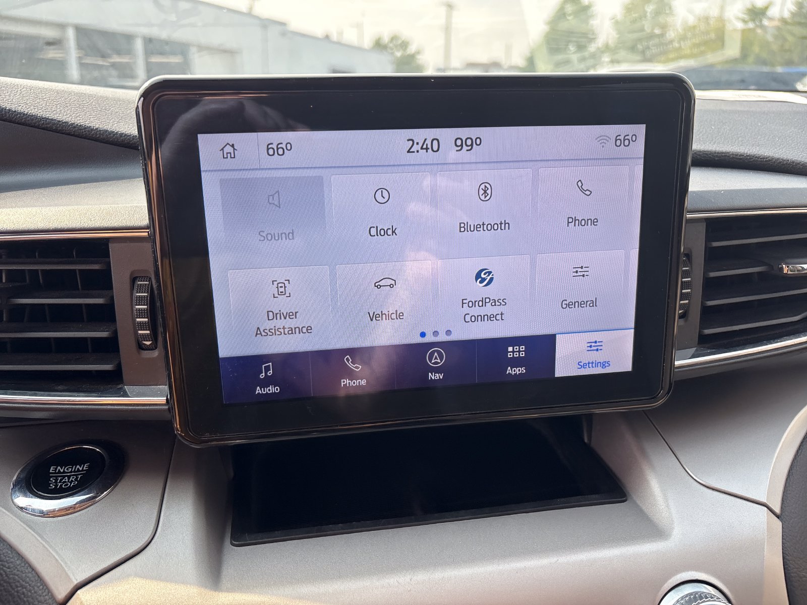 Used 2022 Ford Explorer XLT w/ Equipment Group 202A AWD/4WD image 17