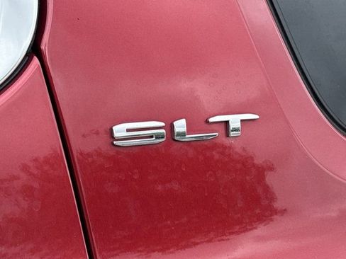 Used 2020 GMC Acadia SLT w/ Driver Alert Package II FWD image 16
