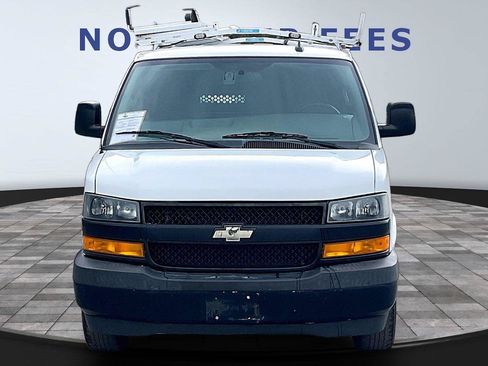 Used 2018 Chevrolet Express 2500 w/ Driver Convenience Package RWD image 2
