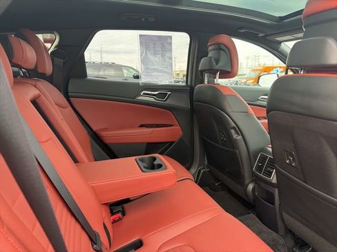 Used 2025 Kia Sportage SX image 33