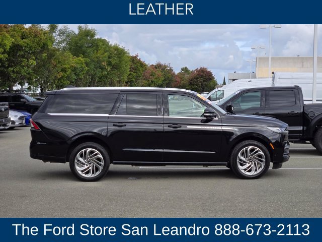 Used 2025 Lincoln Navigator L Reserve AWD/4WD image 8
