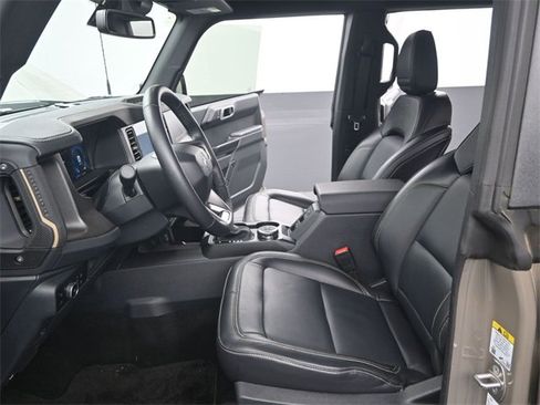 Used 2025 Ford Bronco Badlands image 11