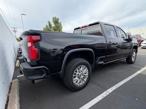 Used 2022 Chevrolet Silverado 2500 High Country w/ Z71 Off-Road Package image 3