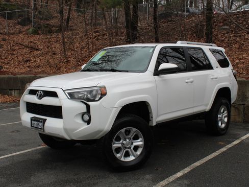 Used 2015 Toyota 4Runner SR5 image 2