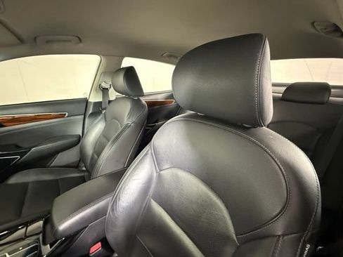 Used 2017 Kia Cadenza Premium FWD image 16