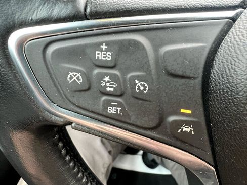 Used 2020 Chevrolet Equinox LT image 18