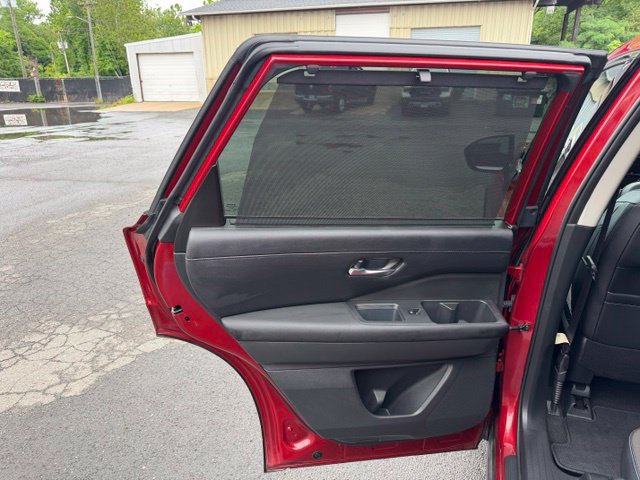 Used 2023 Nissan Pathfinder SL AWD/4WD image 19