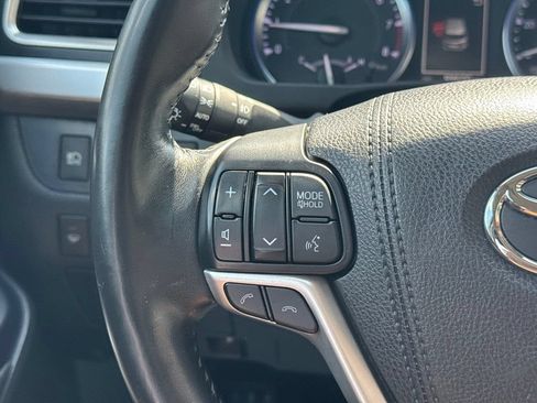 Used 2018 Toyota Highlander Limited AWD/4WD image 29