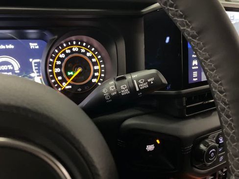 Used 2026 Jeep Wrangler Unlimited Sahara AWD/4WD image 23