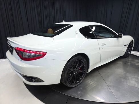 Used 2015 Maserati GranTurismo Sport RWD image 45