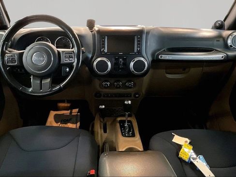 Used 2014 Jeep Wrangler Unlimited Sahara w/ Dual Top Group AWD/4WD image 8