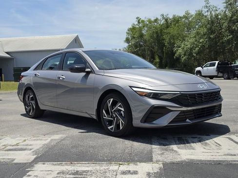 Used 2025 Hyundai Elantra Sport FWD image 7