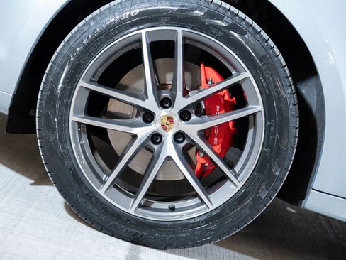 Certified 2024 Porsche Macan S AWD/4WD image 11