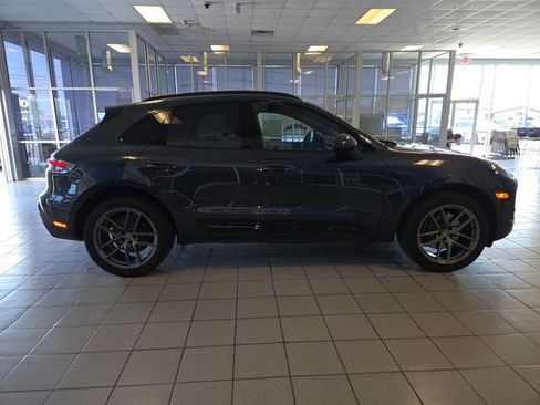 Used 2025 Porsche Macan AWD/4WD image 9
