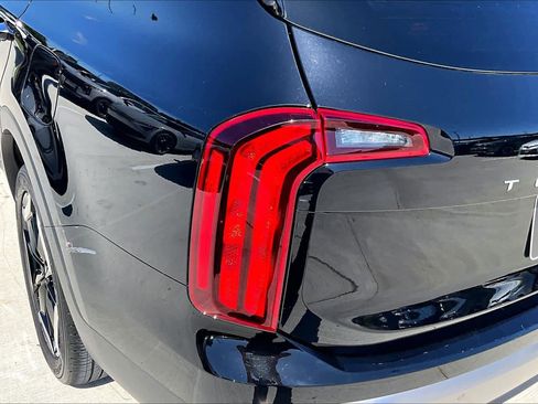 Used 2025 Kia Telluride S FWD image 27