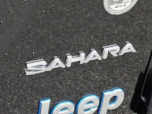 Used 2021 Jeep Wrangler Unlimited Sahara w/ Cold Weather Group image 30