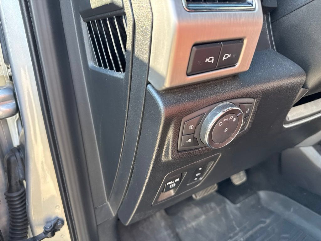 Used 2019 Ford F150 Platinum w/ Equipment Group 701A Luxury AWD/4WD image 23