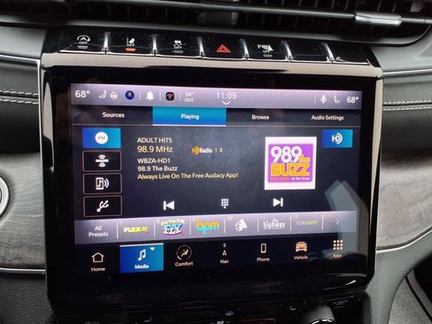 Used 2022 Jeep Grand Cherokee Limited image 21