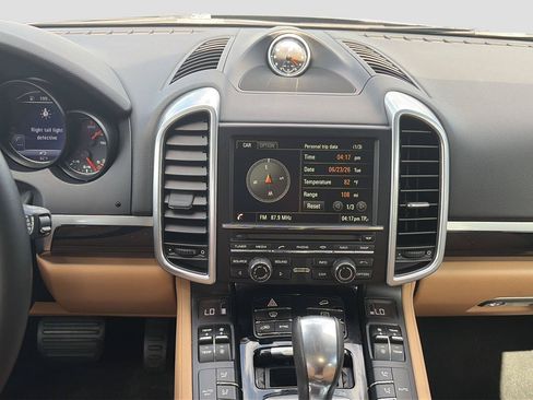 Used 2016 Porsche Cayenne AWD/4WD image 16