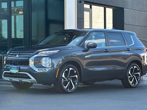 New 2025 Mitsubishi Outlander SE image 9