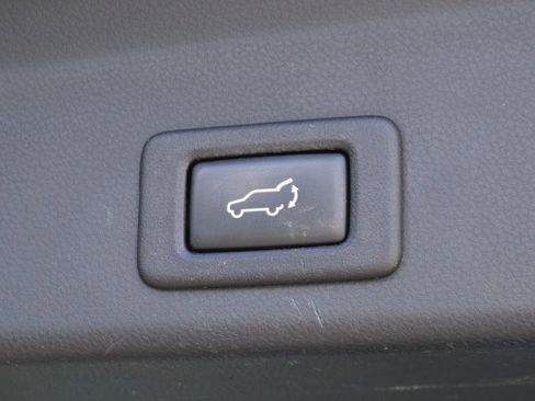 Used 2019 Subaru Ascent Limited image 11